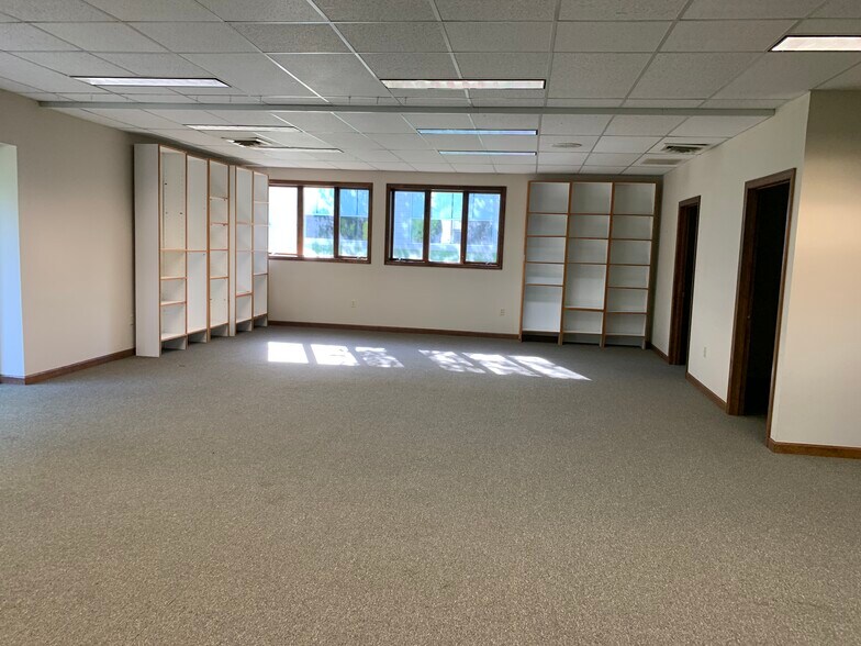 More Photos Of 88 Hopmeadow St, Weatogue Medical For Lease