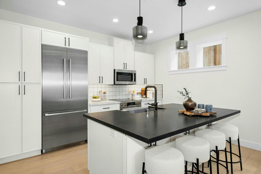More Photos Of 636 11th Ave, Kirkland Apartments For Sale