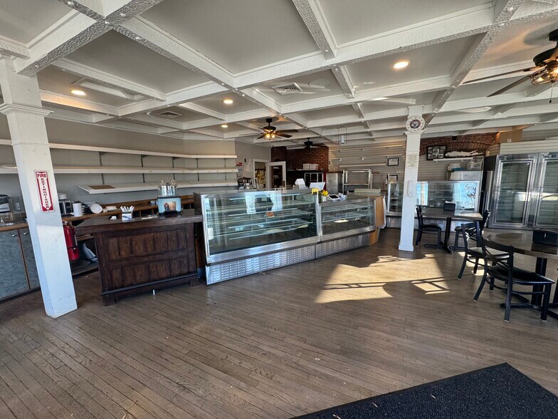 More Photos Of 503 Lake Ave, Saint James Freestanding For Sale