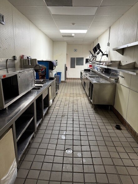 More Photos Of 4925 N Academy Blvd, Colorado Springs General Retail For Sale