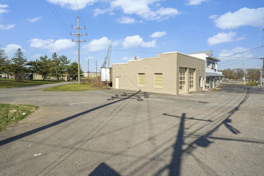 More Photos Of 178 Columbia Tpke, Rensselaer Auto Repair For Sale
