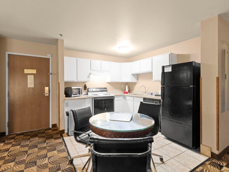 More Photos Of 1001 W College, Oak Creek Hotel For Sale