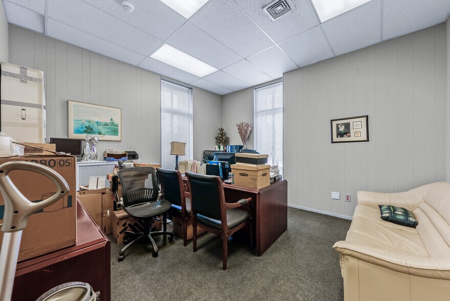 More Photos Of 166-170 Jericho Tpke, Floral Park Loft Creative Space For Lease