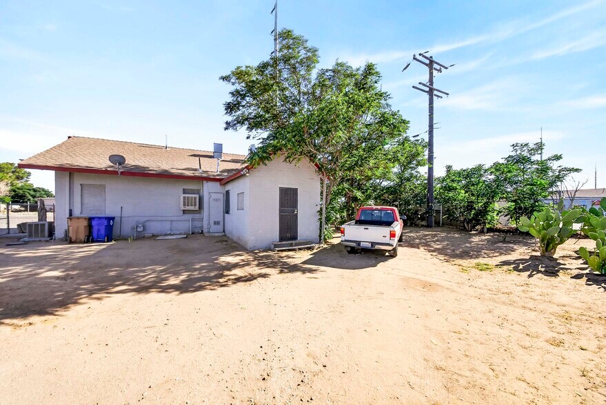 More Photos Of 11398 Bartlett Ave, Adelanto Contractor Storage Yard For Sale