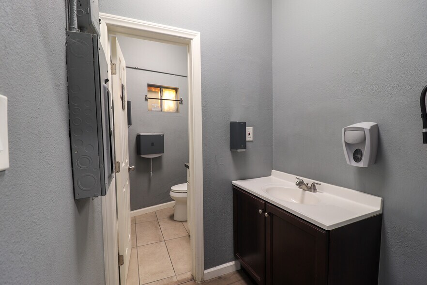 More Photos Of 3127 W Beverly Blvd, Montebello Storefront Retail Office For Sale