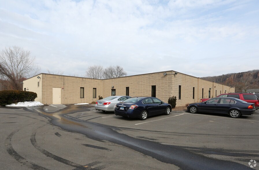 Primary Photo Of 1768 Litchfield Tpke, Woodbridge Office For Sale