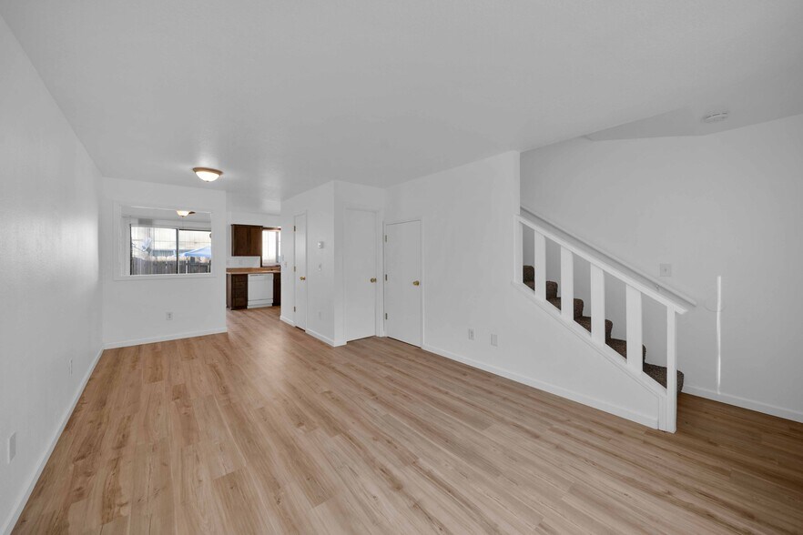 More Photos Of 1091 Del Sol Pl, Redding Apartments For Sale