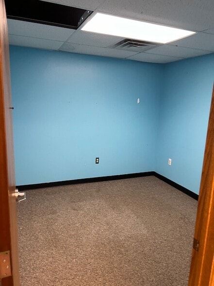 More Photos Of 920 N Westhill Blvd, Appleton Freestanding For Lease