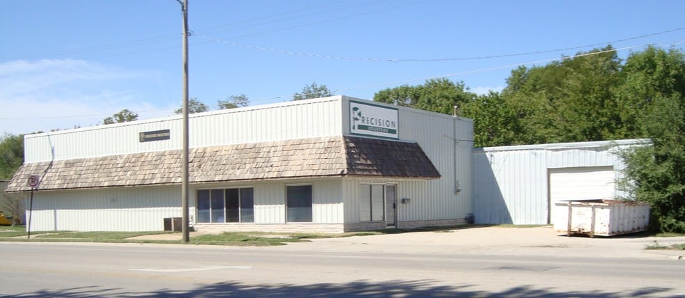 Primary Photo Of 1830 W 6th, Emporia Showroom For Sale