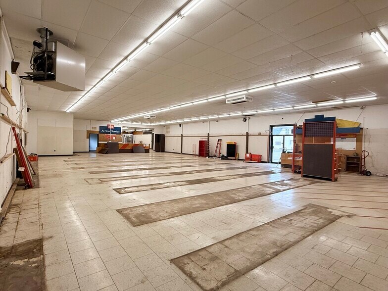 More Photos Of 13080 Cambridge Springs Rd, Edinboro Freestanding For Sale