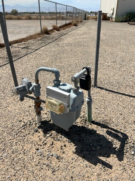 More Photos Of 1014 Kyle Ct, Ridgecrest Warehouse For Sale