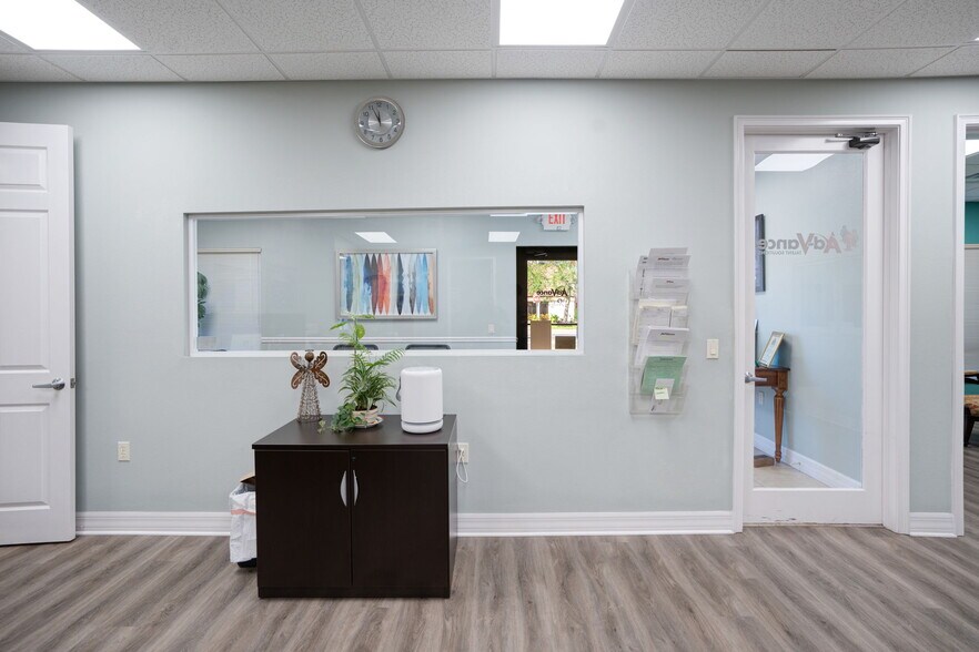 More Photos Of 3911 Golf Park Loop, Bradenton Office For Sale