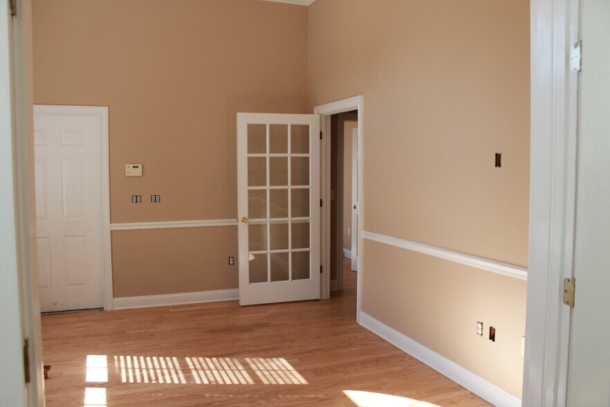 More Photos Of 6817 Southpoint Pky, Jacksonville Office For Sale