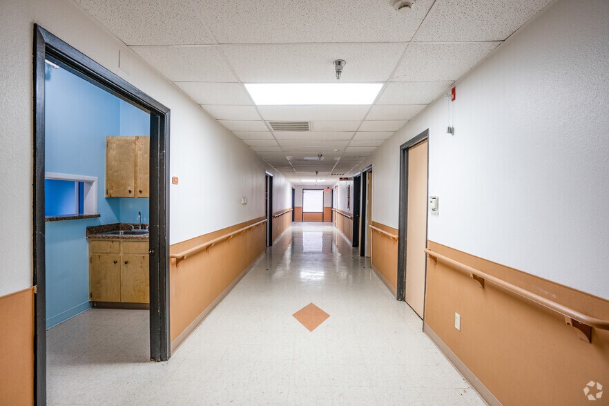 More Photos Of 1415 W Washington St, Brownsville Healthcare For Sale