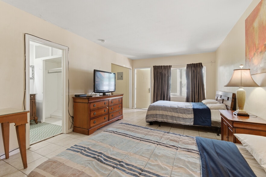 More Photos Of 320 N Federal Hwy, Lake Worth Hotel For Sale