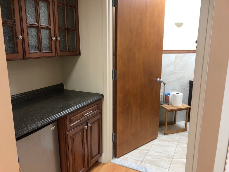 More Photos Of 45 Essex St, Millburn Bank For Lease