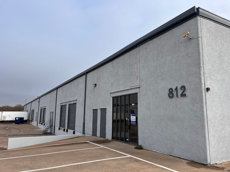 More Photos Of 812-814 Blue Mound Rd, Saginaw Warehouse For Lease