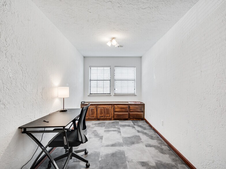 More Photos Of 3595 E State Highway 9, Norman Industrial For Sale