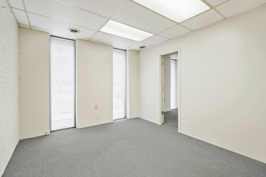 More Photos Of 104 N Dilling St, Kings Mountain Medical For Lease