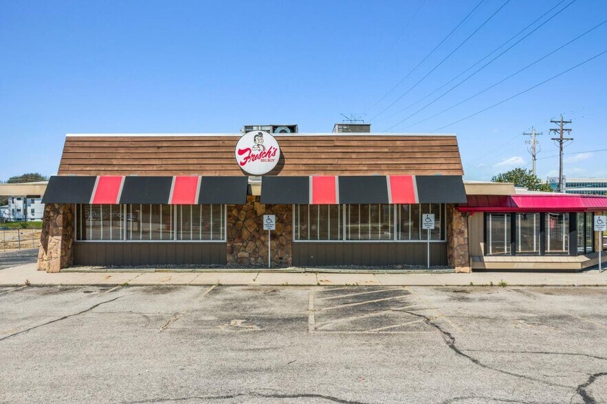 More Photos Of 4765 Montgomery Rd, Cincinnati Restaurant For Sale