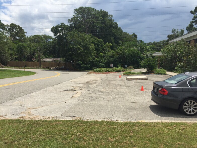 More Photos Of 6612 Arlington Expy, Jacksonville Schools For Lease