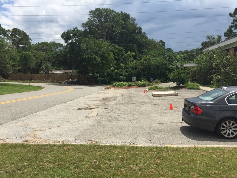 More Photos Of 6612 Arlington Expy, Jacksonville Schools For Lease