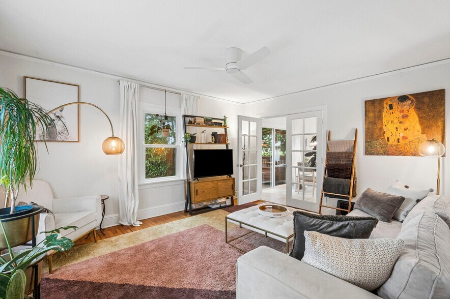 More Photos Of 11020 N Moore Ave, Portland Flex For Sale