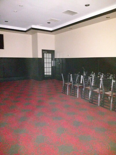 More Photos Of 2055 S Linden Rd, Flint Restaurant For Sale