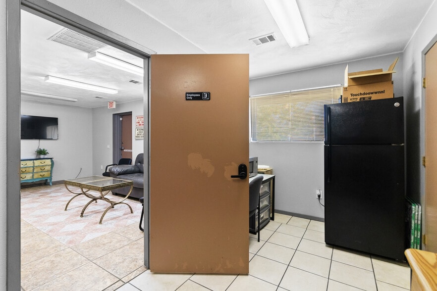 More Photos Of 7215 N Shepherd Dr, Houston Auto Repair For Sale