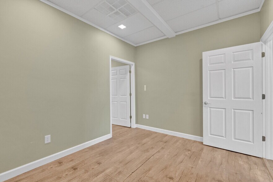 More Photos Of 401A Elm St, Johnson City Office For Lease