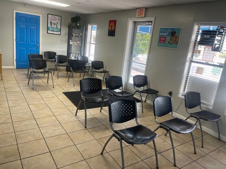 More Photos Of 737 W Oak Ridge Rd, Orlando Office For Lease