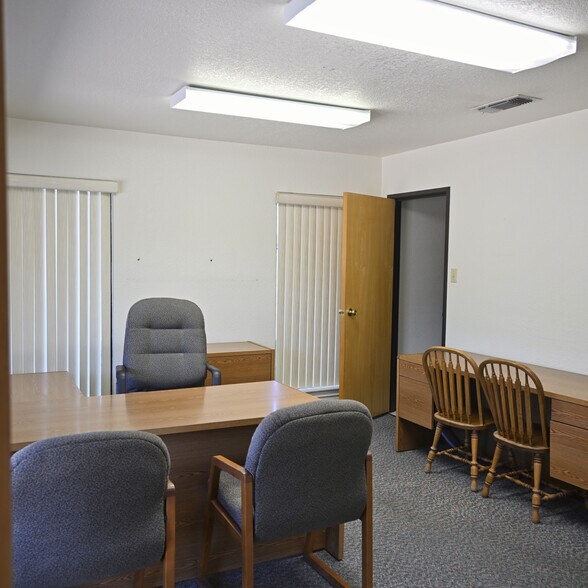 More Photos Of 117 Gordon Rd, Mingus Bank For Lease