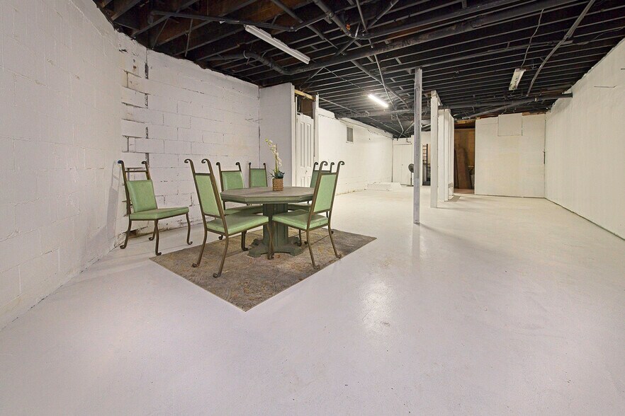 More Photos Of 2525 N Palm Canyon Dr, Palm Springs Hotel For Sale