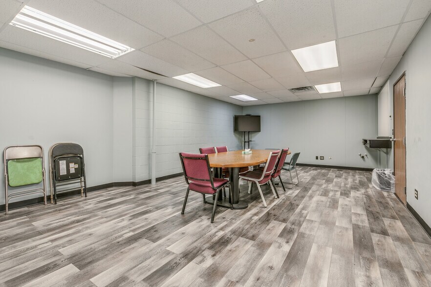 More Photos Of 133 Sandberg Rd, Monticello Storefront For Sale