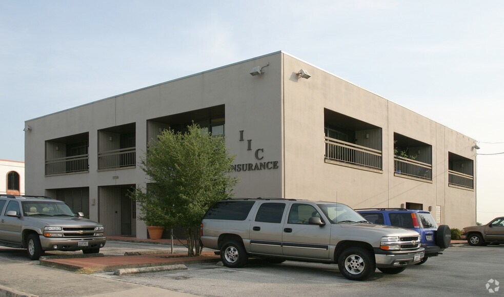 More Photos Of 1739 Citadell Plz, San Antonio Office For Lease