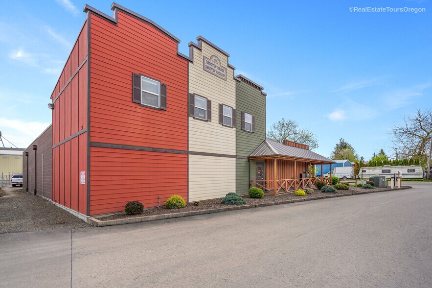 More Photos Of 10791 Oak St NE, Donald Showroom For Sale