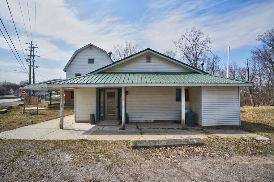 More Photos Of 8572 Silver Lake Rd, Linden Freestanding For Sale