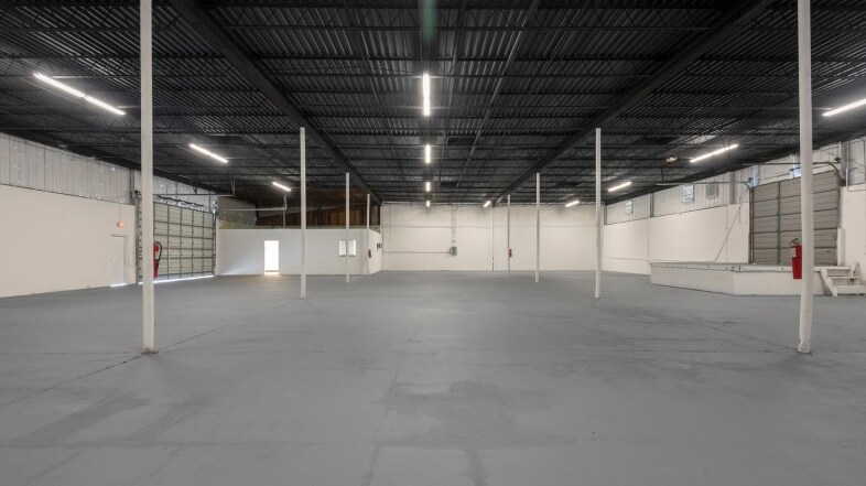 More Photos Of 405 N Charles St, Daytona Beach Warehouse For Sale