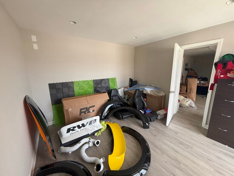 More Photos Of 1503 7th St SW, Ruskin Storefront Retail Residential For Sale