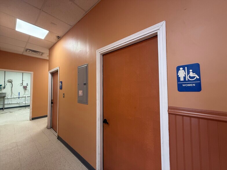 More Photos Of 23020 Highland Knolls, Katy Storefront For Lease