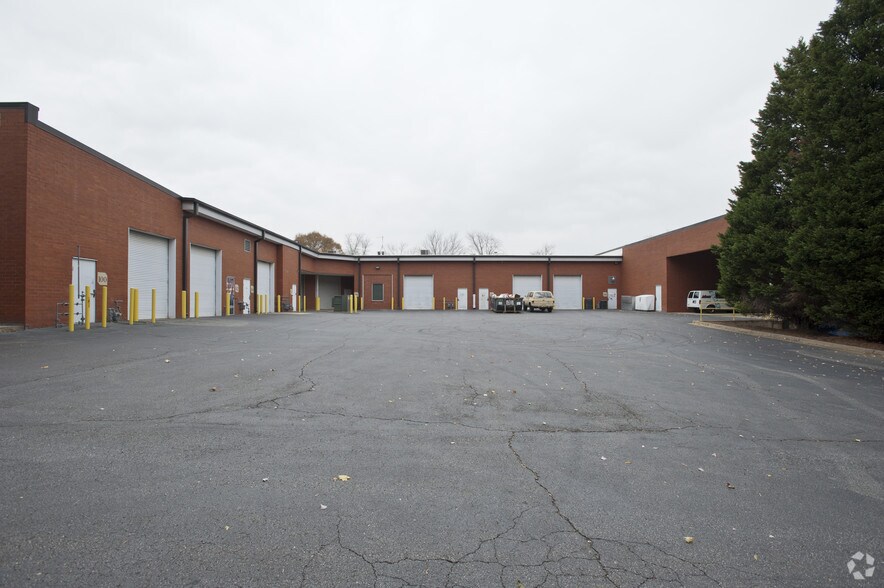 More Photos Of 1220 Kennestone Cir, Marietta Warehouse For Lease