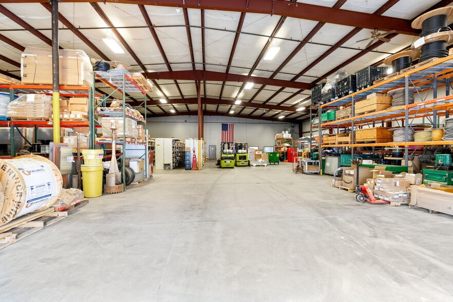 More Photos Of 3312 Gilmore Industrial Blvd, Louisville Warehouse For Lease