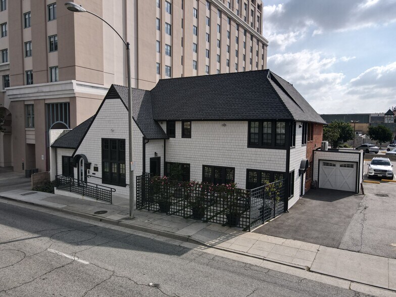 More Photos Of 390 E Walnut St, Pasadena Office For Sale