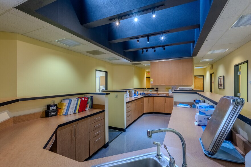 More Photos Of 1570 S Rainbow Blvd, Las Vegas Office For Lease