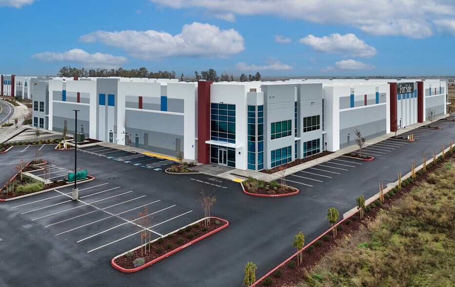 More Photos Of 7070 Badiee Dr, Sacramento Warehouse For Lease