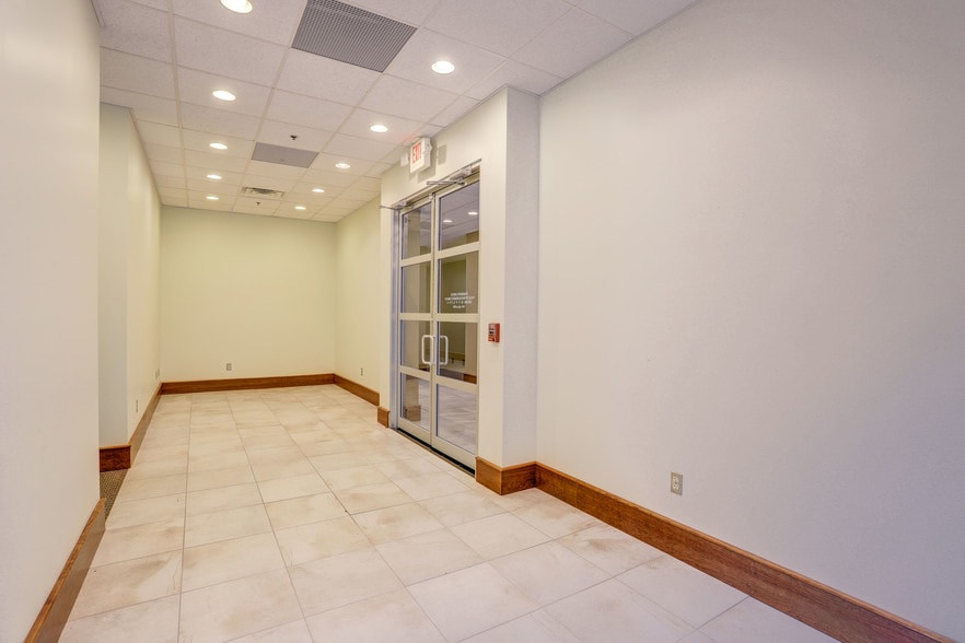 More Photos Of 2470 Daniells Bridge Rd, Athens Office For Lease