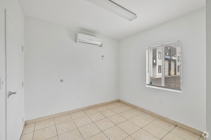 More Photos Of 13420-13432 NW 38th Ct, Opa Locka Warehouse For Lease