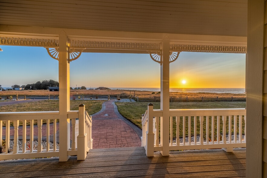 More Photos Of 19351 Del Mar Dr, Fort Bragg Specialty For Sale