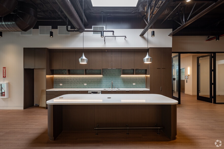 More Photos Of 200 E Baker St, Costa Mesa Loft Creative Space For Sale