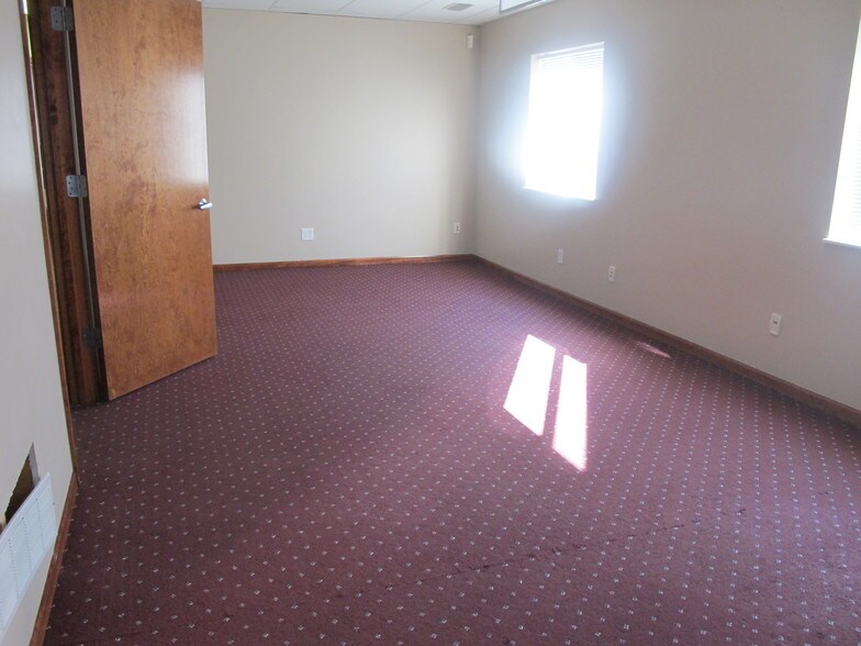 More Photos Of 19 Emerald Ter, Swansea Loft Creative Space For Lease